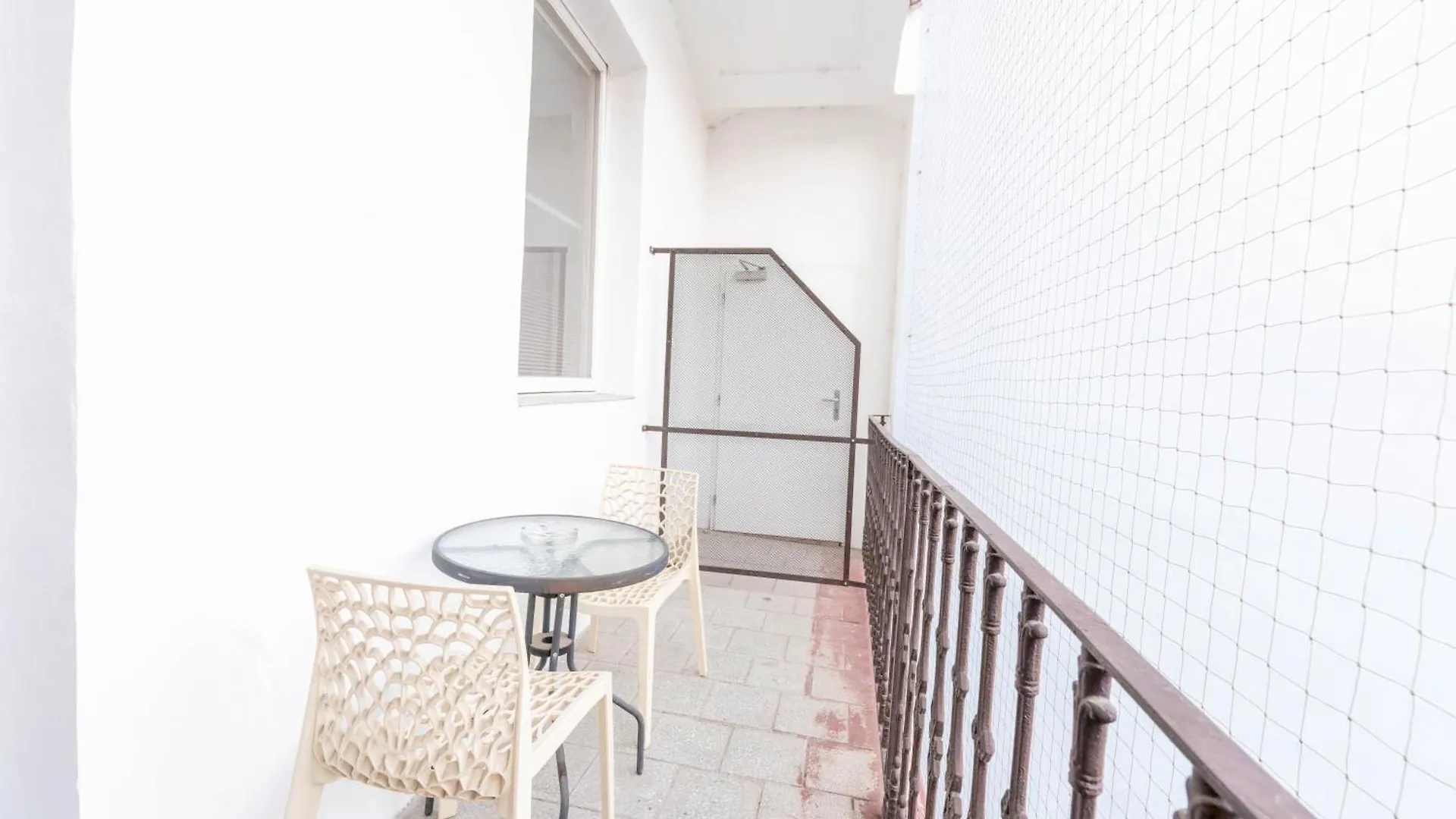 פראג Drunken Monkey Hostel 0*,