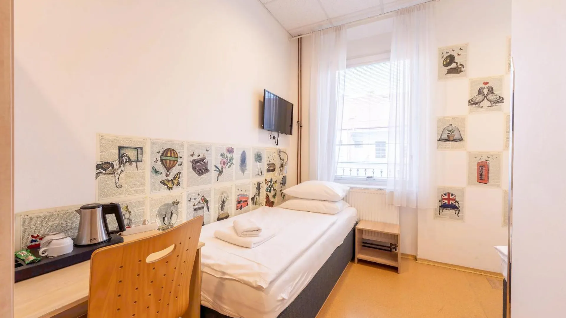 Drunken Monkey Hostel Praga 0*,  República Checa